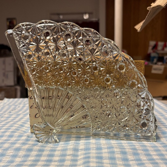 LG Wright Other - Vintage Daisy & Button Fan-Shaped Luncheon Plate